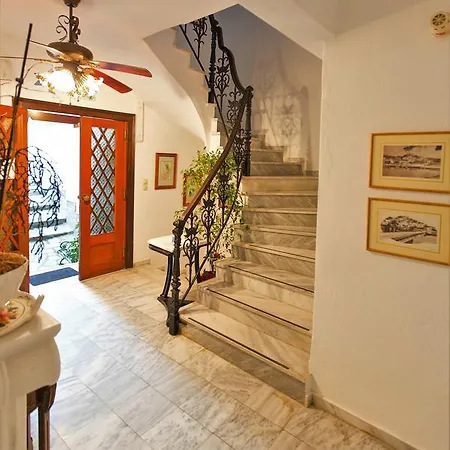 Ξενοδοχείο βίλλα όρσα Σκιάθος Πόλη